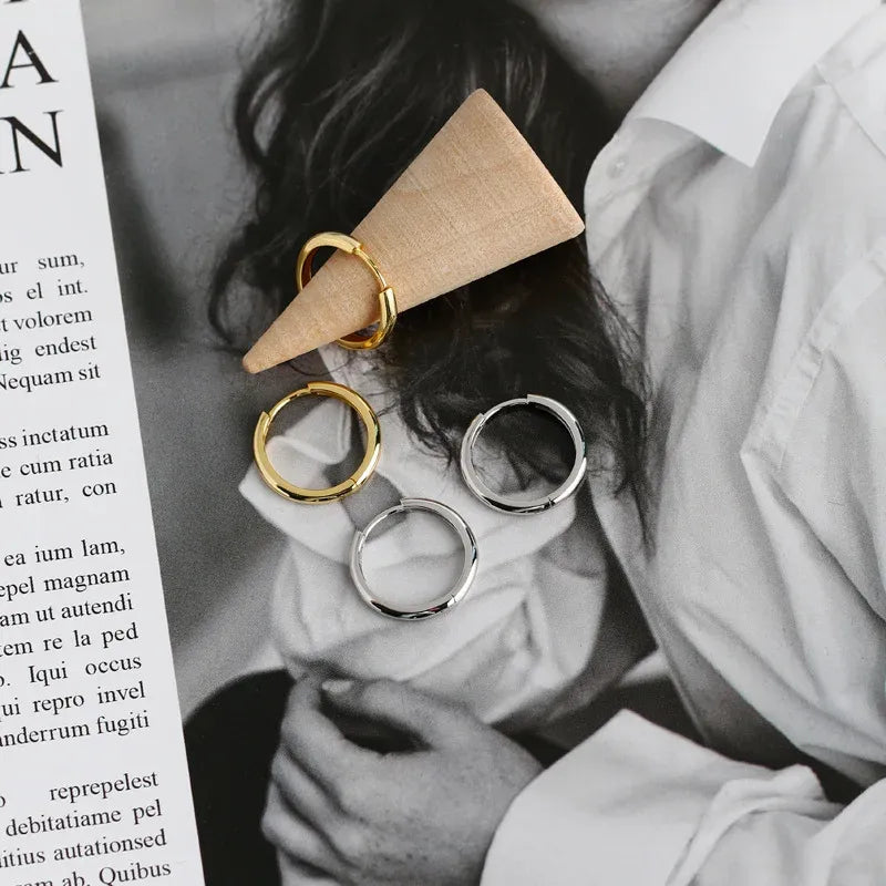 Elegante, zierliche Ohrringe