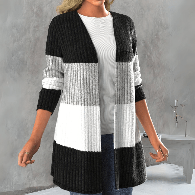 Asta | Locker geschnittene Strickjacke im Colorblock-Design