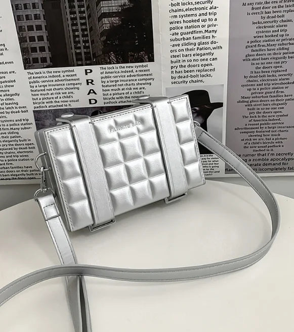 Blake | Box-Umhängetasche im Strukturlook