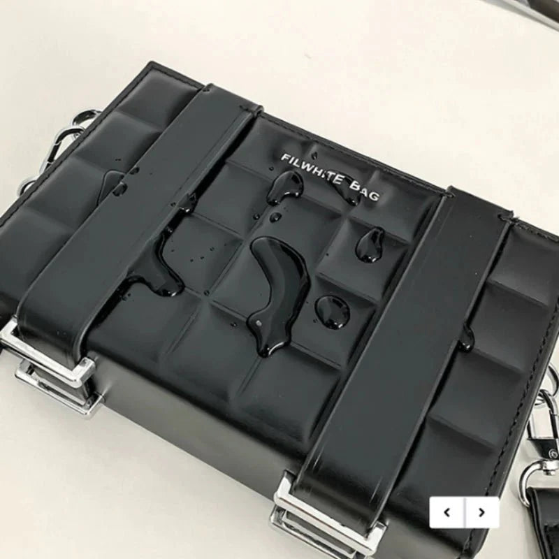 Blake | Box-Umhängetasche im Strukturlook