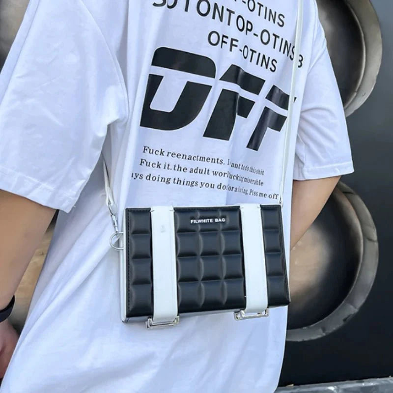 Blake | Box-Umhängetasche im Strukturlook