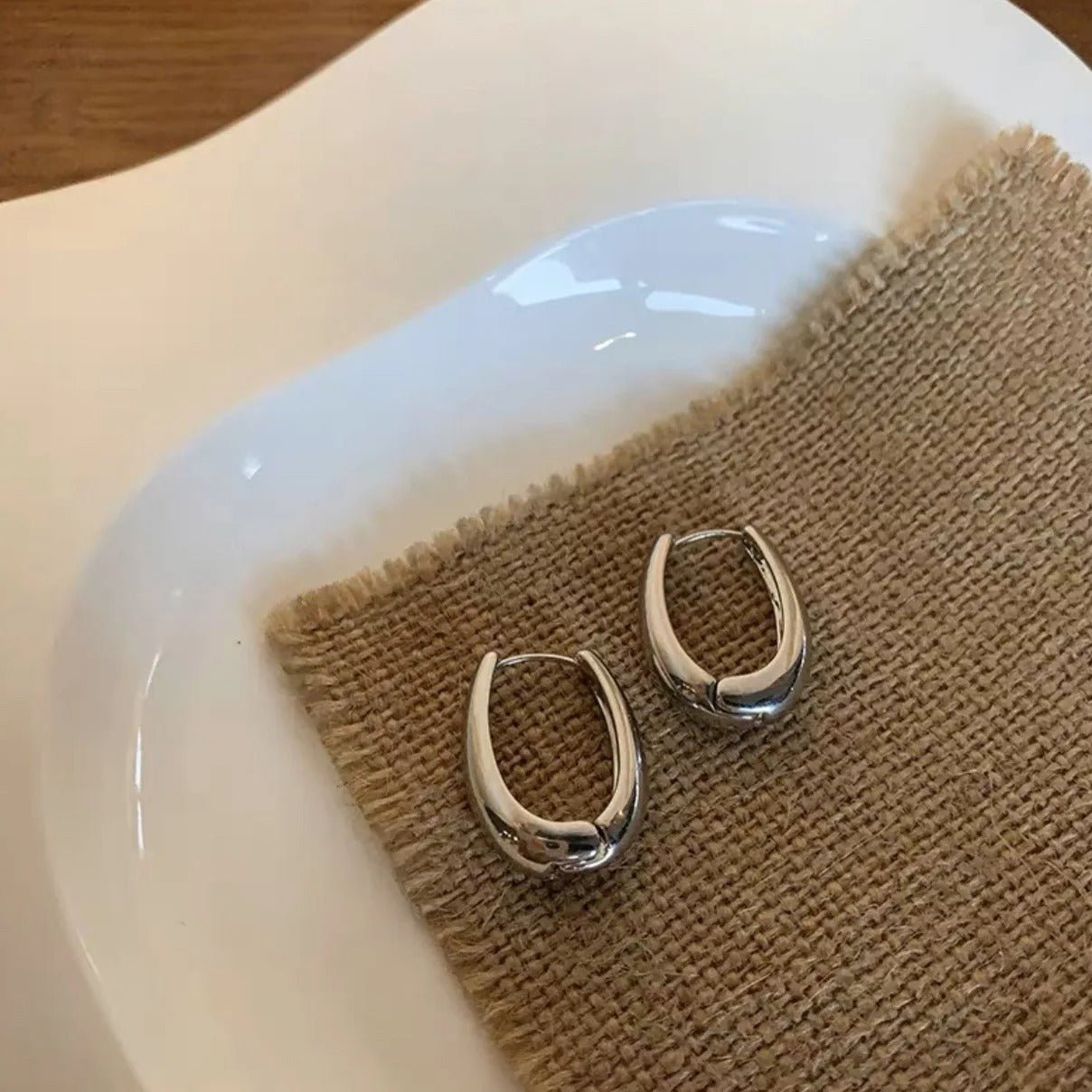 Juna | Edgy Blitz Creolen