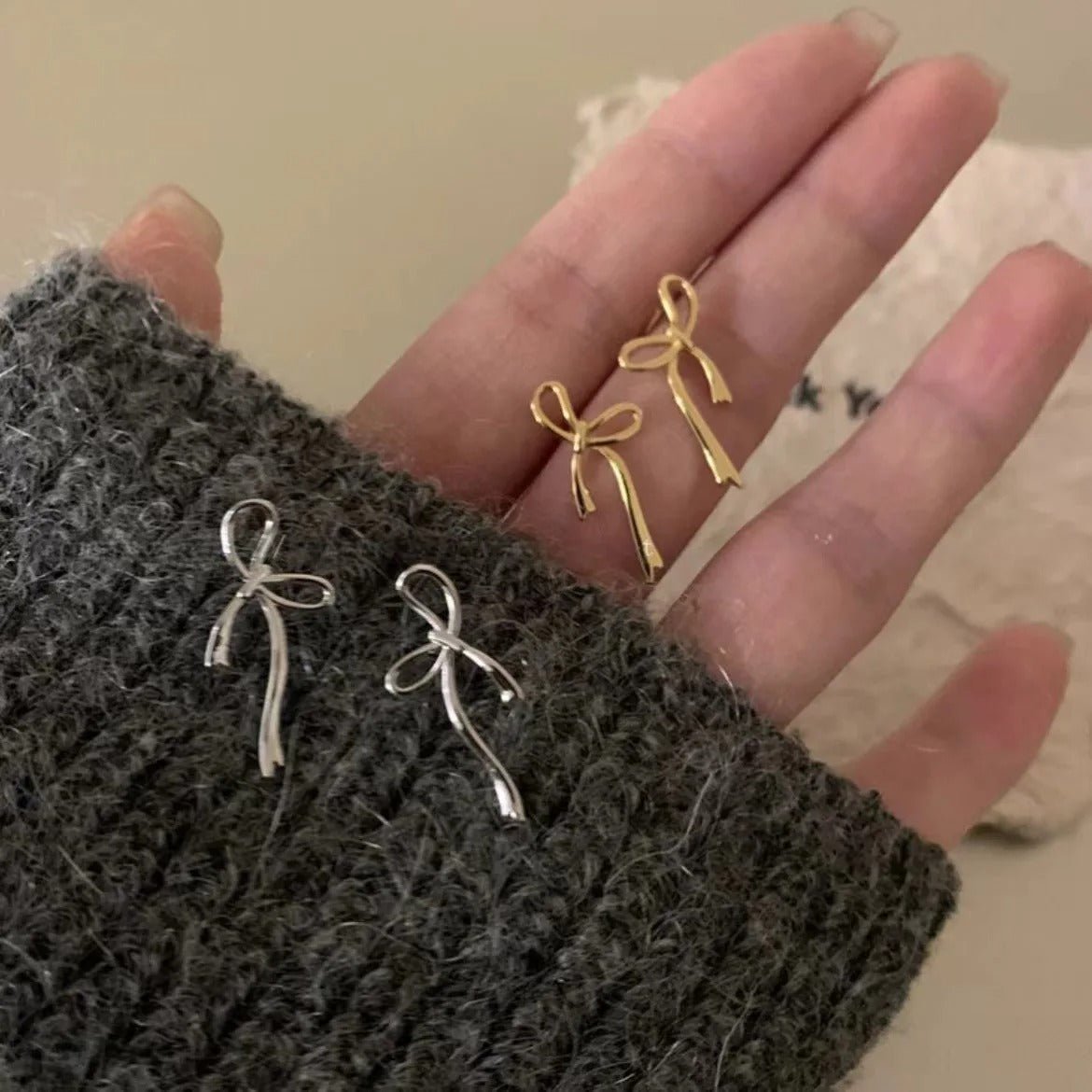 Merryn | Elegante, von Bändern inspirierte Ohrringe