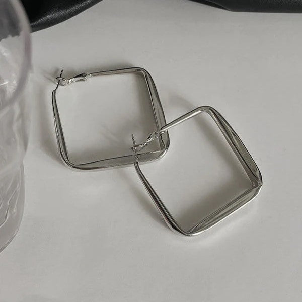 Kora | Minimalistische geometrische quadratische Ohrringe