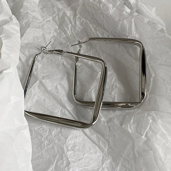 Kora | Minimalistische geometrische quadratische Ohrringe