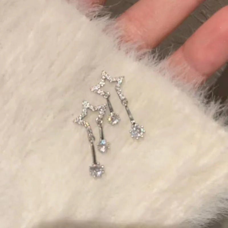 Elvaree | Zierliche funkelnde Sternohrringe