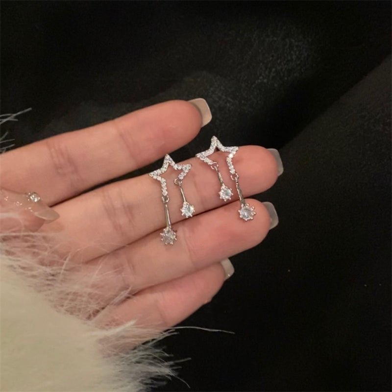 Elvaree | Zierliche funkelnde Sternohrringe