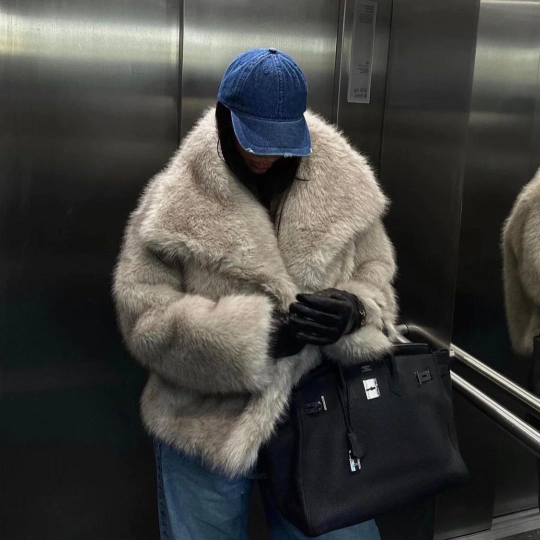 Eleganter Kunstpelzmantel